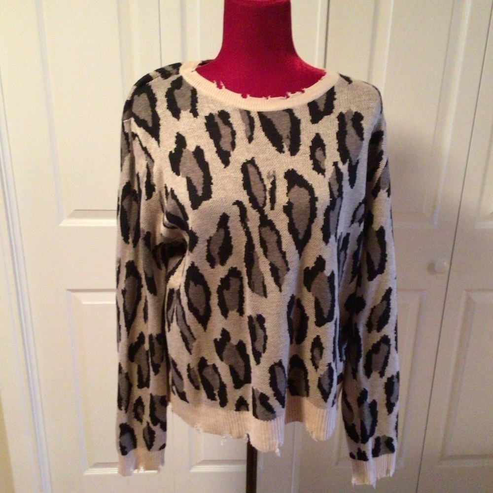 NWT Fate Leopard‎ print sweater/top sz Large